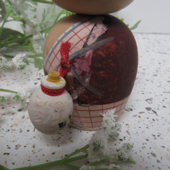 Traditional Japanese kokeshi doll, kokeshi doll - Picture 5 of 8